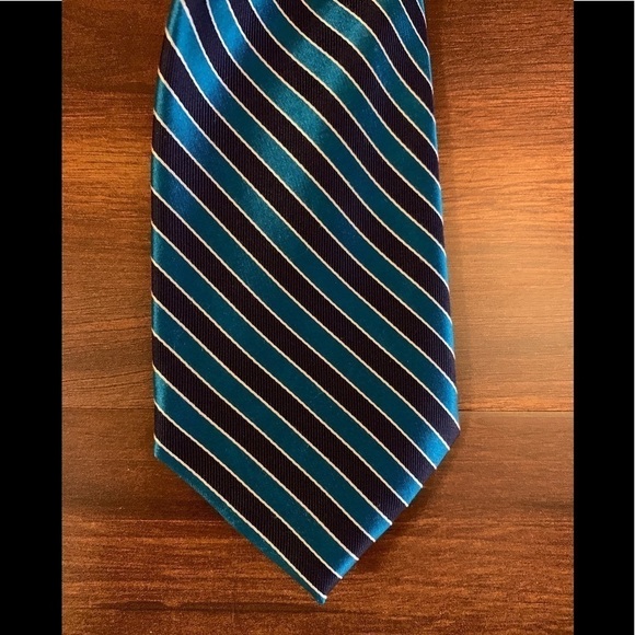 NAUTICA 100% Silk Striped Necktie, Like New - Picture 9 of 9